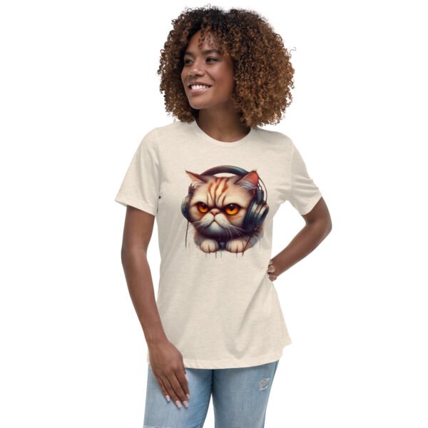 Women's Relaxed T-Shirt (Beautiful Cat with head phone)