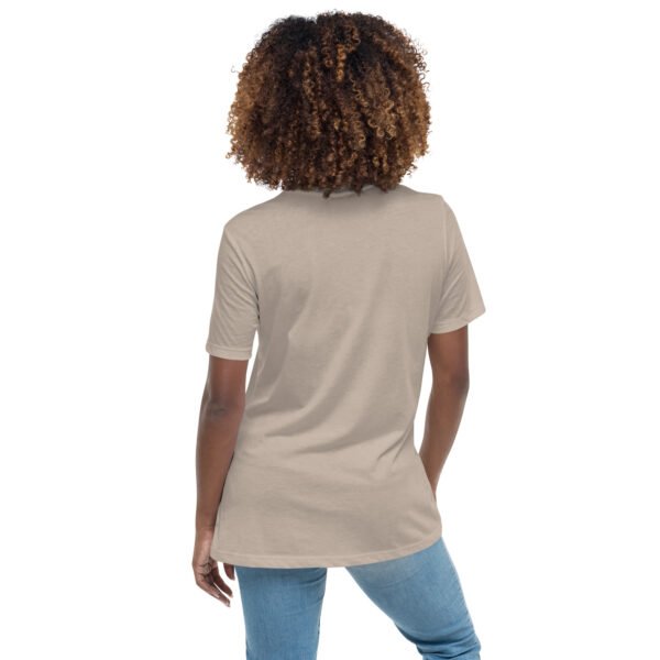 Women's Relaxed T-Shirt (Beautiful Cat with head phone)