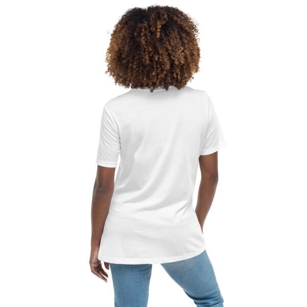 Women's Relaxed T-Shirt (Beautiful Cat with head phone)